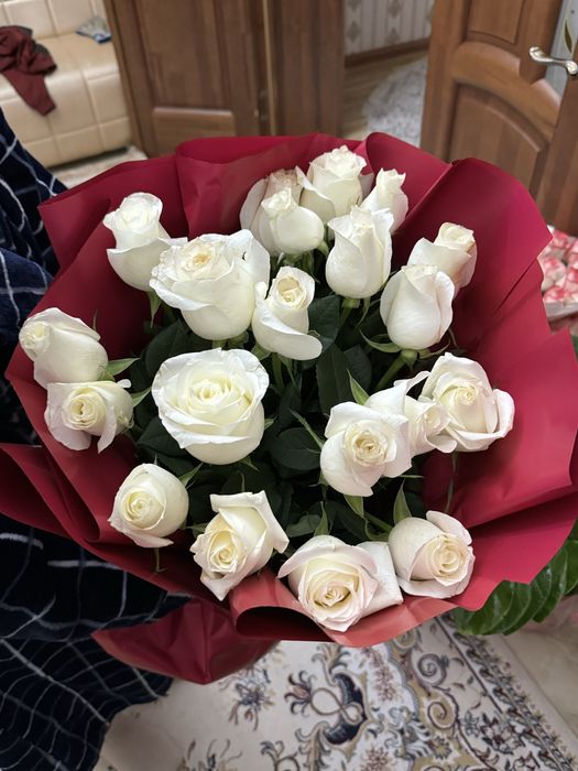 Продам срочно букет белых роз