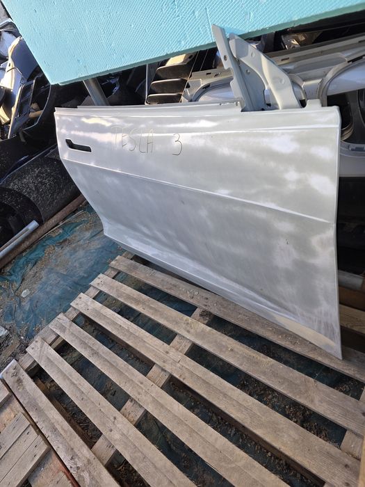 Tesla model 3 предна дясна врата