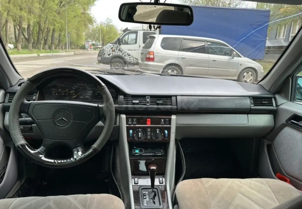 Мерседес бенс  Е320