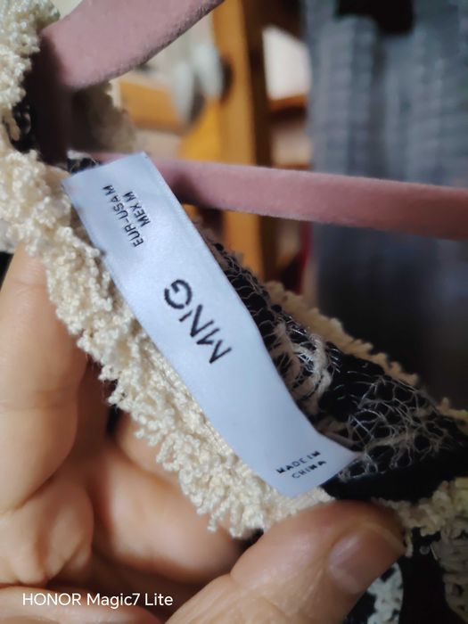 Нов топ, черно и екрю.