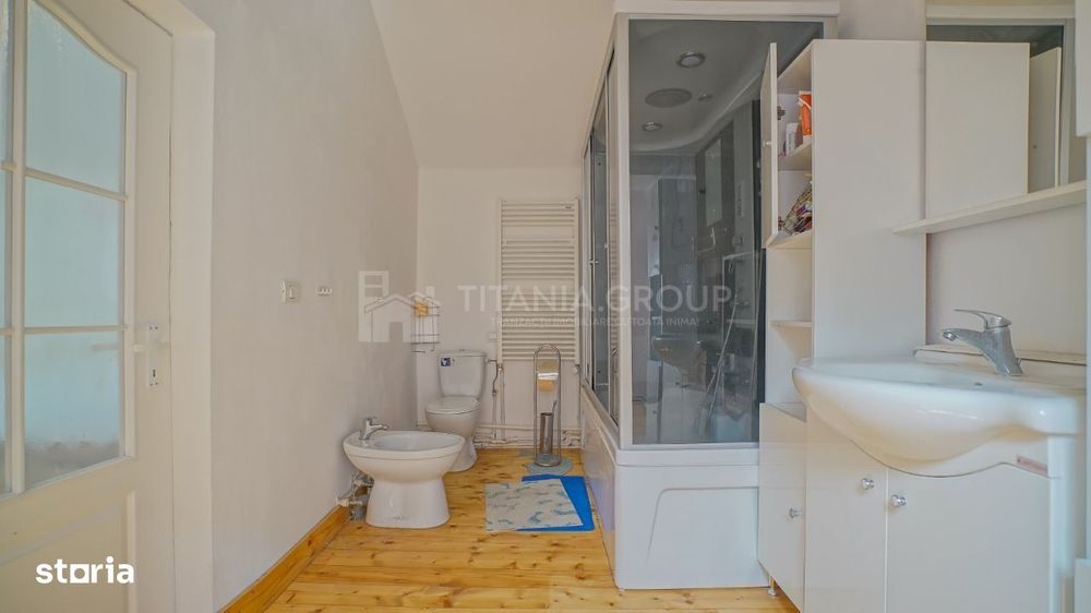 Vila in Poiana Brasov cu teren generos 1600mp, 2 corpuri de casa