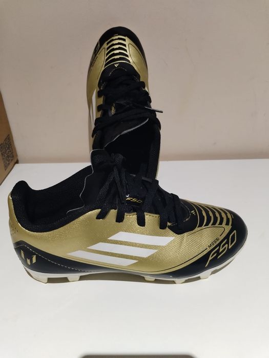 Crampoane , ghete de fotbal