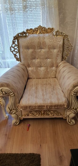 Продава се в отлично съсъоянке диван 3-ка