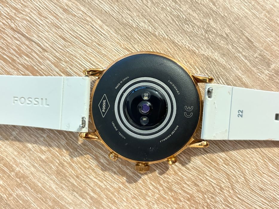 Smartwatch Fossil – Gold Rose, funcțional, stare bună