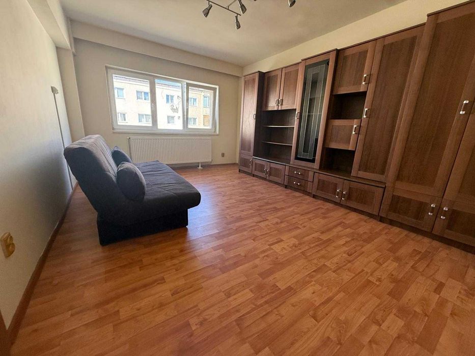 Apartament de vanzare in Hateg - 2 camere, decomandat, spatios, cu garaj, zona buna.