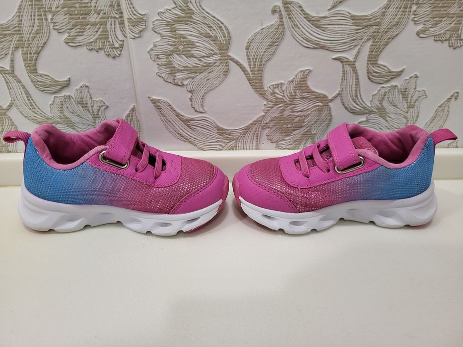 Кросовки детские, для девочки.