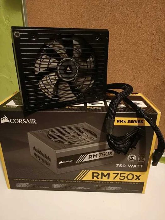 Sursa Corsair RM750X Fullbox Ca NOUA Sigiliu 80+ Gold Gaming 750W