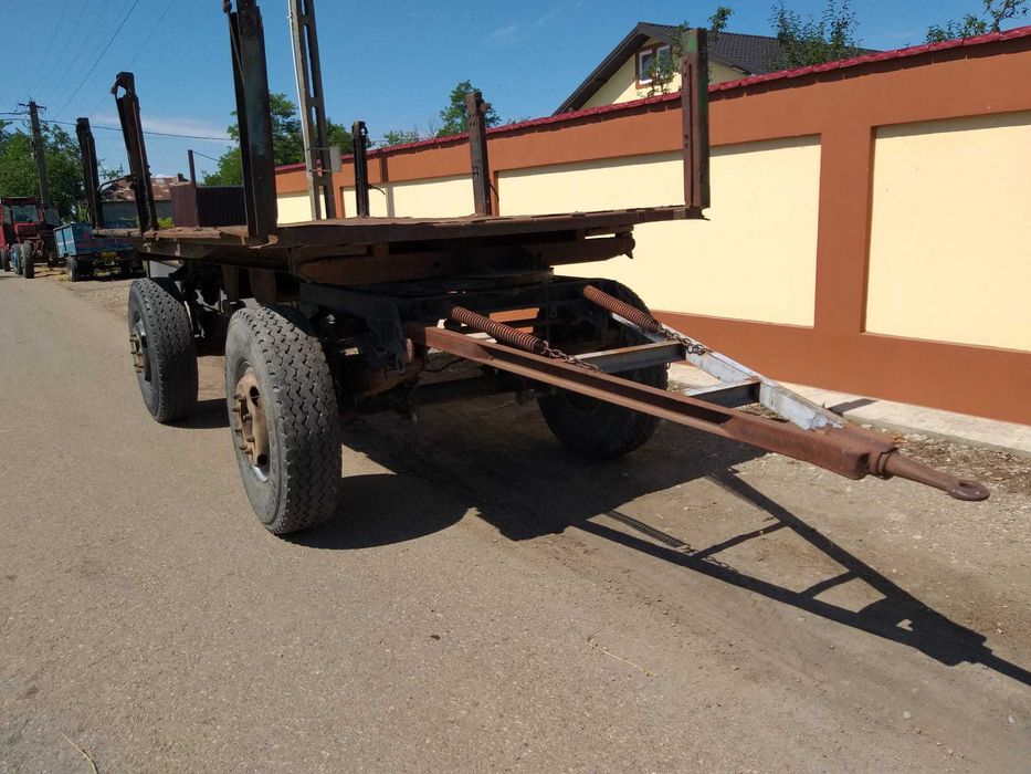 Remorca 12 tone, cu un  cilindru, basculare pe trei parti