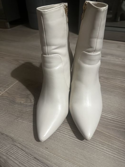 Дамски боти с ток