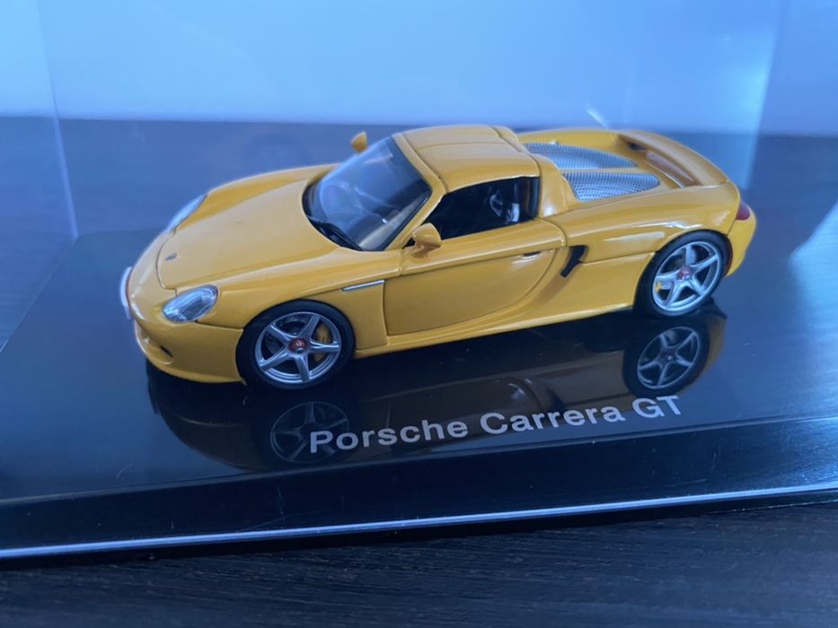 Модел на Bentley 1:43 Minichamps