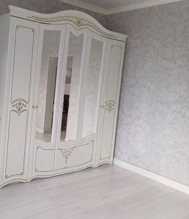 Продам спальный гарнитур