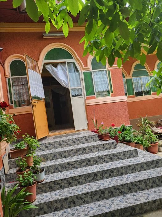 Vand casa 5 camere si dependinte cu apa curenta si teren 3000m2 in sat Schinteiesti din Jud Mehedinti