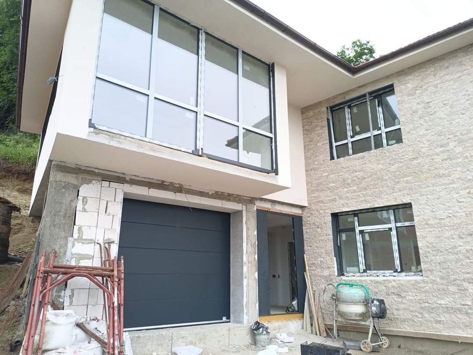 Usi de garaj gri antracit