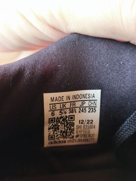 Adidas оригинални детски маратонки 38⅔ – много запазени