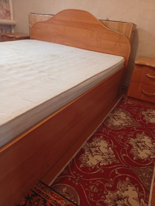 Спальный гарнитур, матрас и тумбы