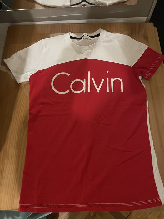 Тениски на Calvin Klein