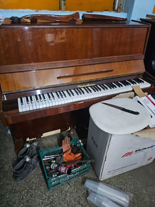 Продава се  руско пияно Чайковски