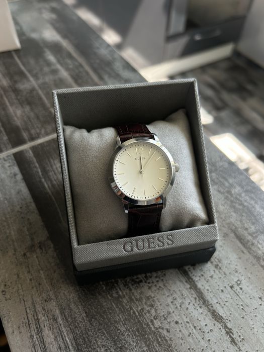 Часовник Guess.