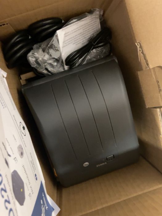 Imprimantă de etichete Zebra ZD220 – funcțională