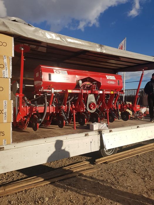 Vand semanatoare pe discuri cu fertilizare 4,6,8 randuri transport gra