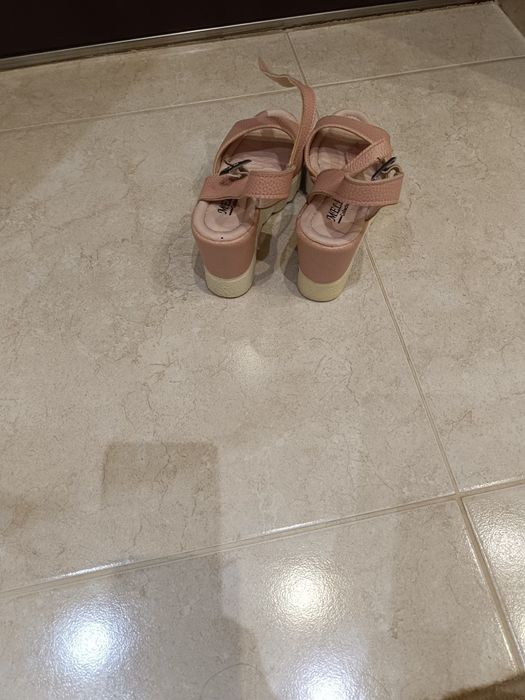 Дамски сандали на платформа