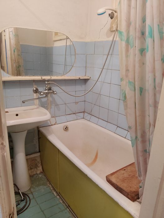 Продам 2х комнатную квартиру в городе Костанай .