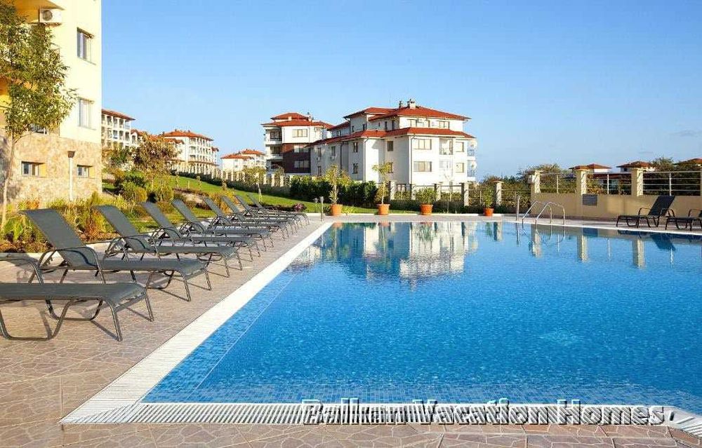 Стилно обзаведен тристаен апартамент с гледка към морето - Бяла