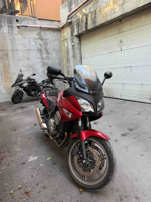 Vand motocicleta Honda CBF 600 + 2 Casti + Geaca moto