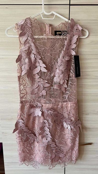 Къса рокля FashionNova