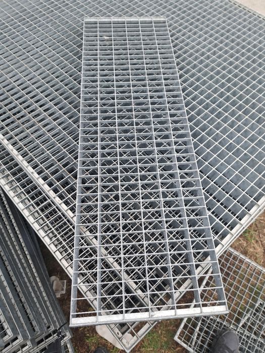 Gratare zincate la diferite dimensiuni debitam la dimensiunea dorită d