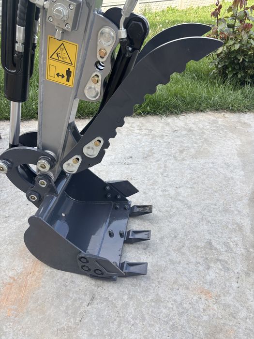 Miniexcavator de inchiriat