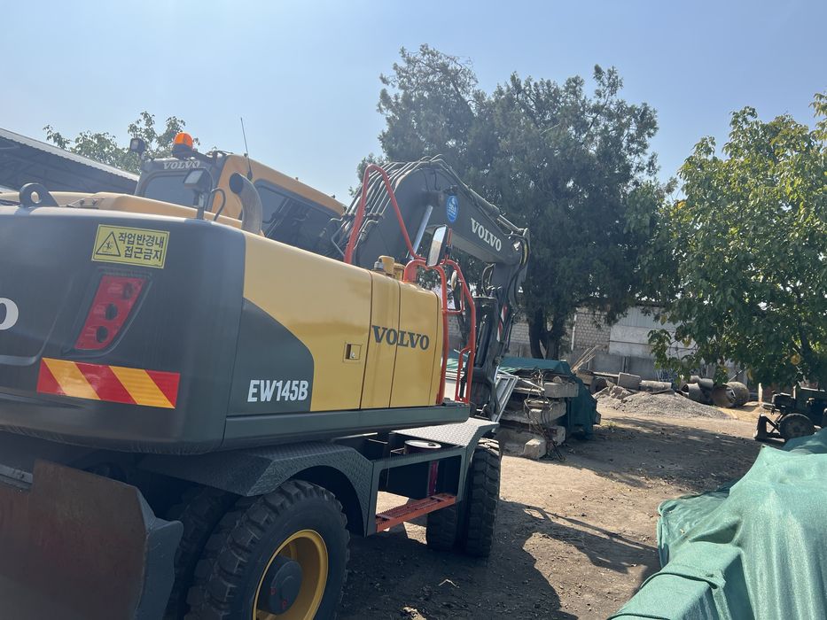 Экскаватор хизмати