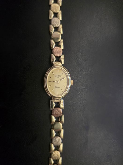 Златен часовник Geneve