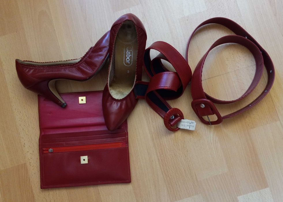 Луксозни дамски обувки, комплект с портмоне и две коланчета