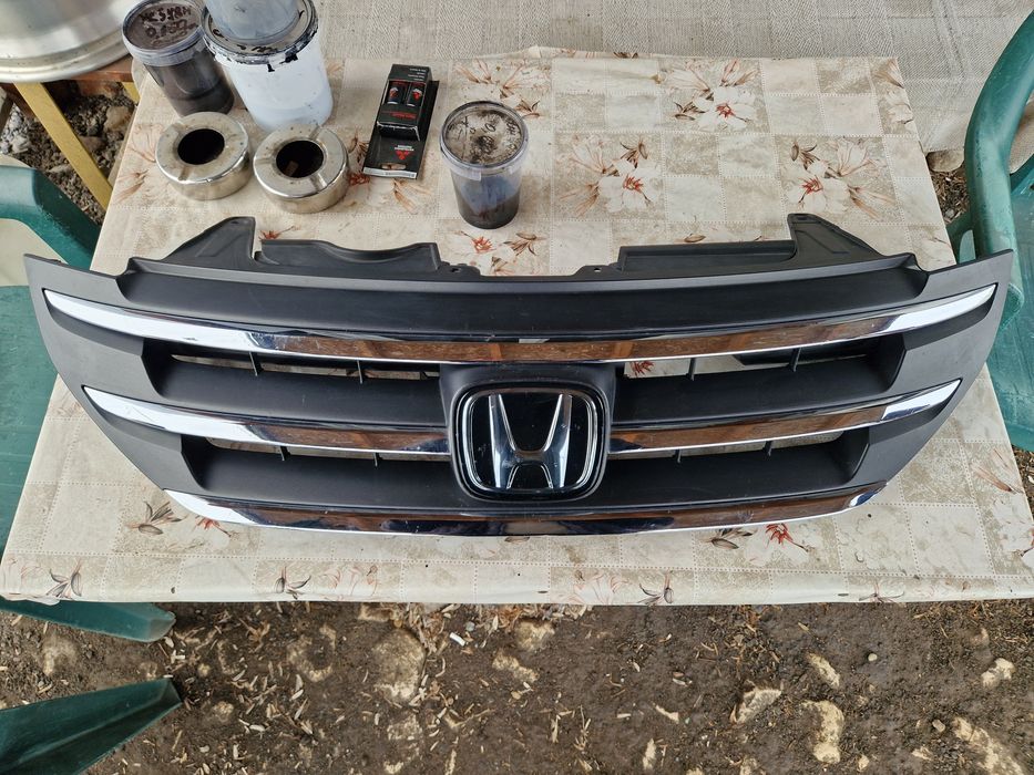 Решетка за Хонда Црв 12-2014г с емблема за дистроник