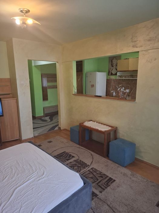 Închiriez garsonieră