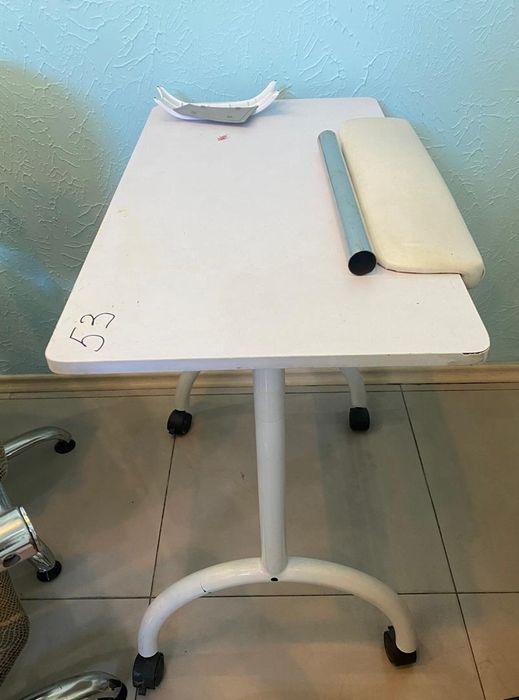 Столик маникюрный