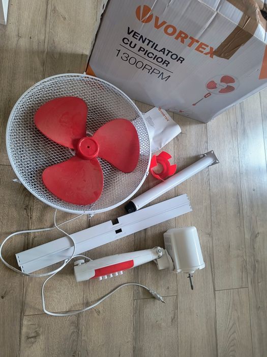 Ventilator cu picior Vortex VO4225, 1300 RPM, 3 viteze, complet + cutie originală