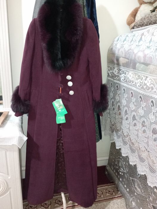 Palto sotiladi. Yangi.