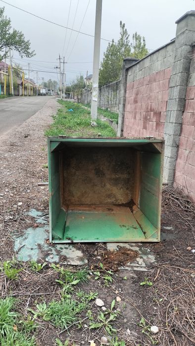 Продам большой мусорный бак