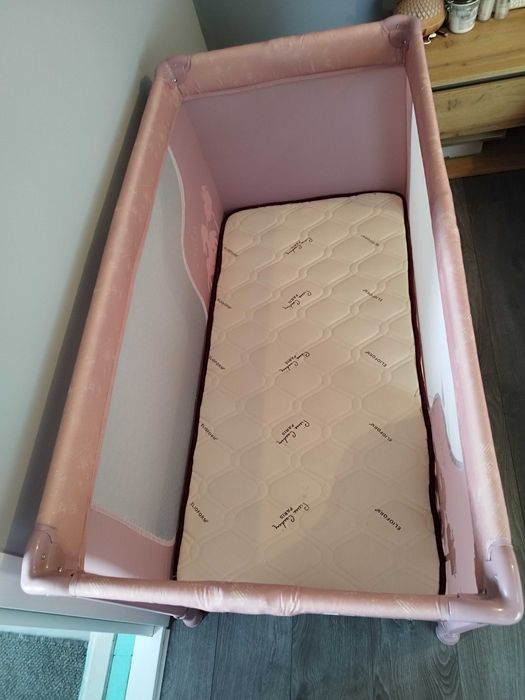 Бебешка кошара Kikkaboo с матрак нова.