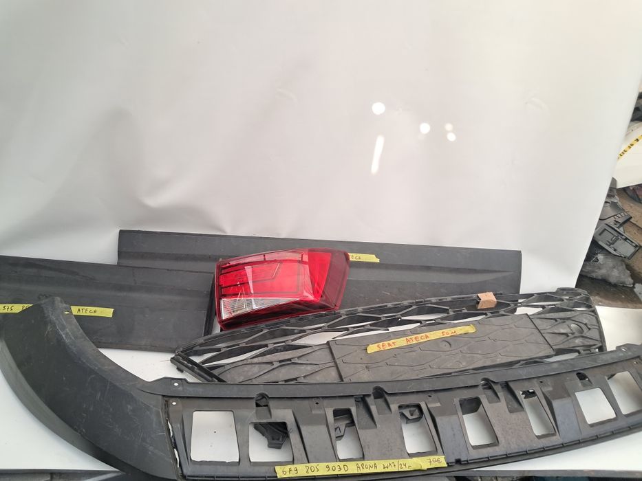 Лайсна врата стоп грил решетка  споилер Seat Ateca