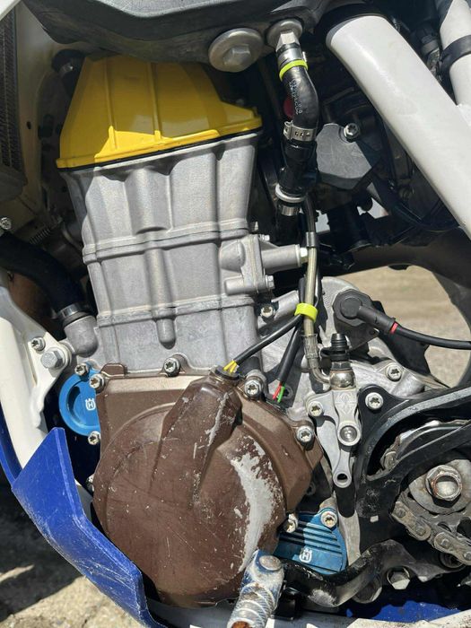 Vând cross Husqvarna 450 4T - an 2017