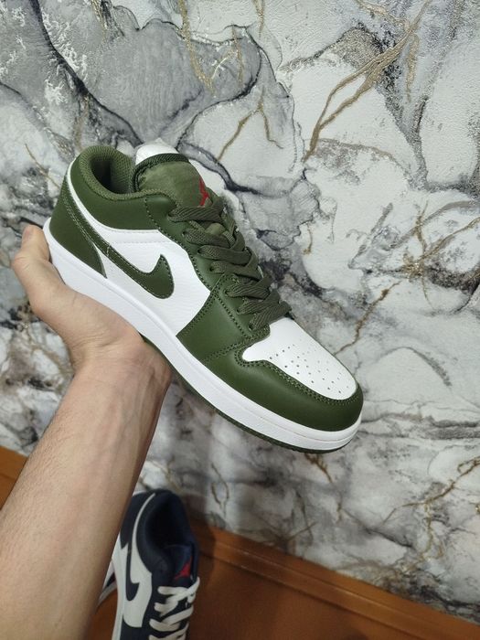 Air Jordan krasovkalari bor