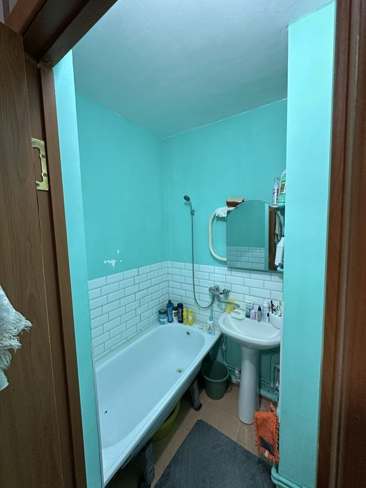 Сдаю квартиру бирюзова 41