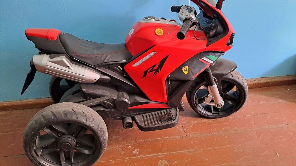 Детский мотоцикл в хорошем состоянии