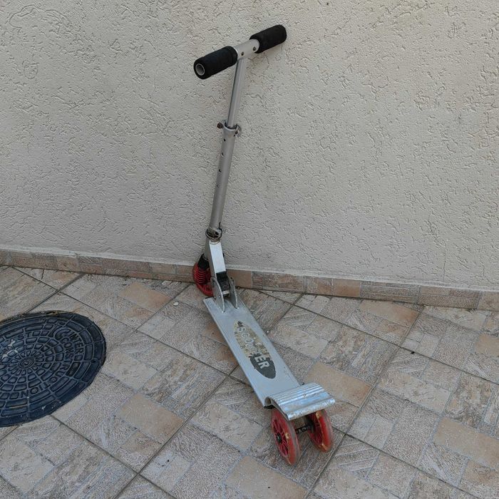 Тротинетка със светещи гуми