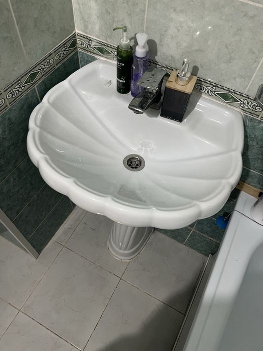 Раковина и шкаф с зеркалом продам