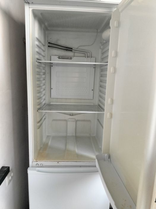 Срочно продам 2х камерный холодильник