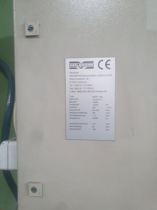 Prese cu excentric semiautomate . Forta de 100 tf și 65tf .